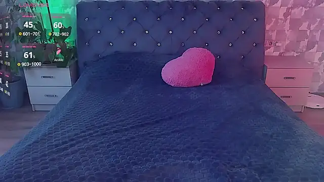 SuzannaWild online show from 8, 2, 2025