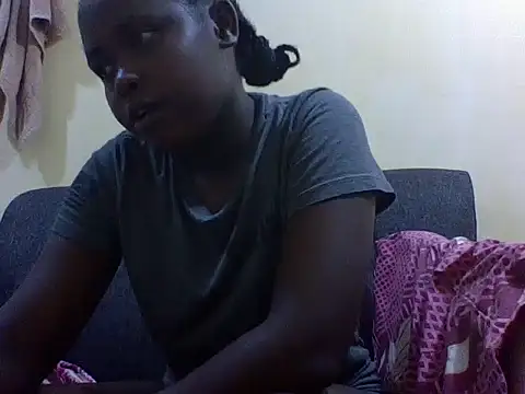 Sweetcecie01 online show from 14, 1, 2026