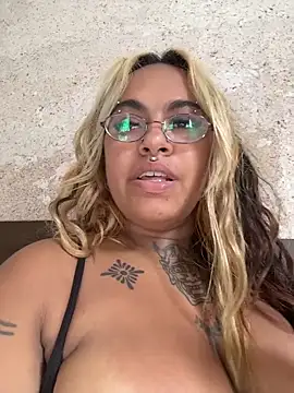 Snapshot of lolafairytail chatting on 18, 3, 2026 lolafairytail online show from 18, 3, 2026