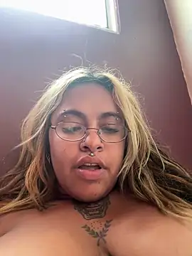 Snapshot of lolafairytail chatting on 3, 4, 2026 lolafairytail online show from 3, 4, 2026