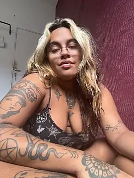 Snapshot of lolafairytail chatting on 16, 4, 2026 lolafairytail online show from 16, 4, 2026