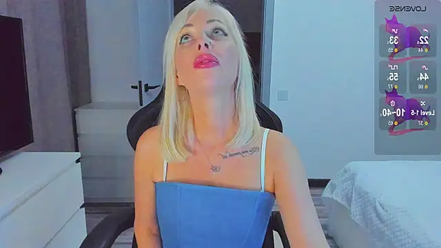 Snapshot of Miya_Kisss chatting on 5, 11, 2025 Miya Kisss online show from 5, 11, 2025