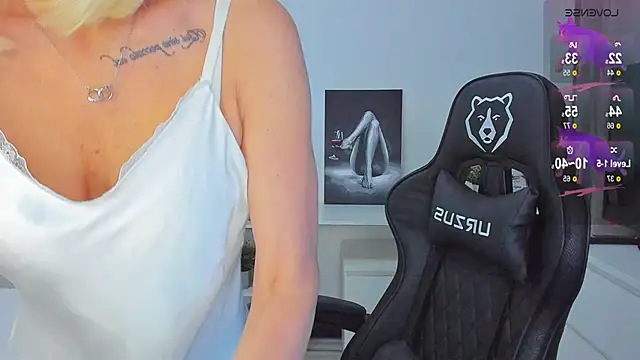 Miya Kisss online show from 15, 12, 2025