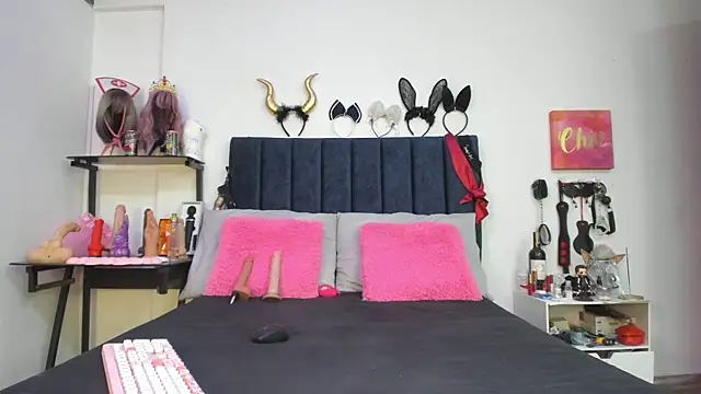 emmily giraldo online show from 8, 11, 2025