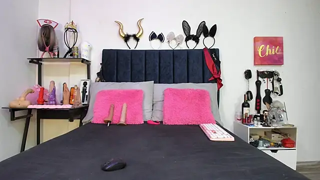 emmily giraldo online show from 31, 10, 2025