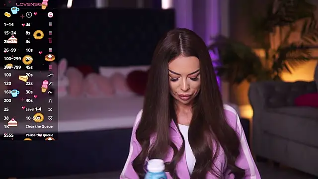 MissKiarra online show from 13, 10, 2025