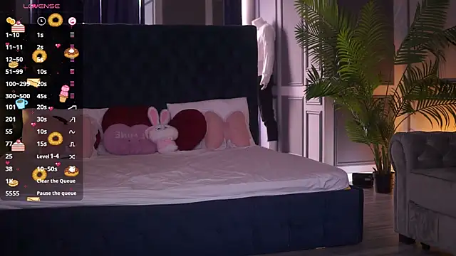 MissKiarra online show from 11, 11, 2025