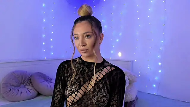 Snapshot of Jessielle chatting on 18, 12, 2024 Jessielle online show from 18, 12, 2024