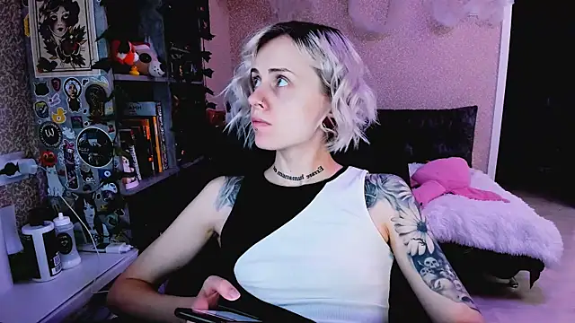 NaniMoore online show from 5, 11, 2025