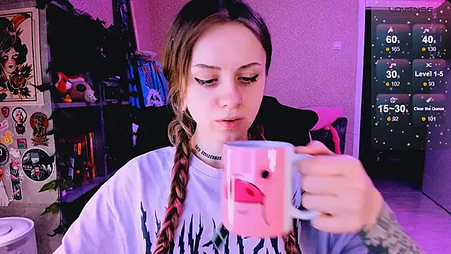 NaniMoore online show from 14, 3, 2025