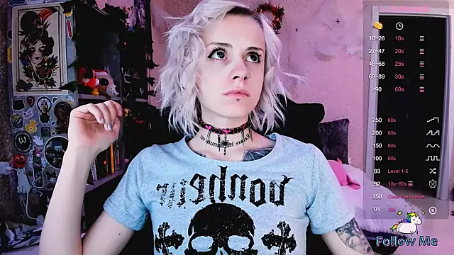 NaniMoore online show from 10, 10, 2025