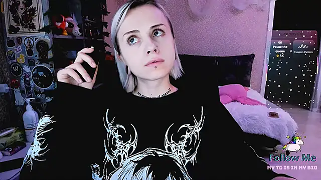 NaniMoore online show from 14, 11, 2025