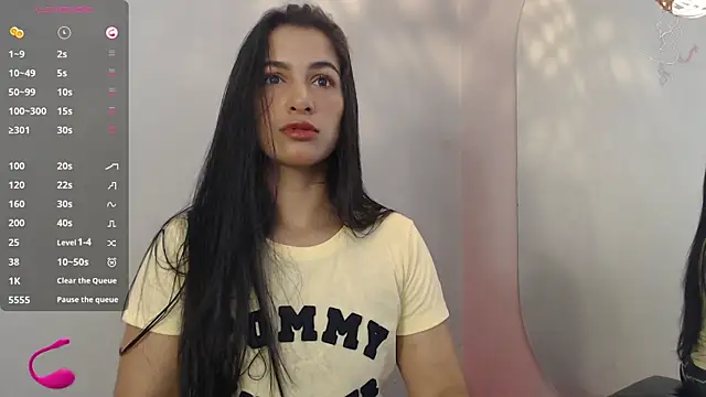 Thayssa ross online show from 7, 11, 2025