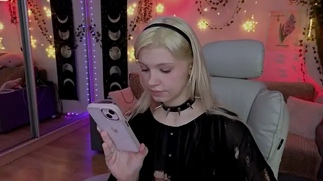 Moonlight Mia online show from 25, 10, 2025