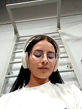  vaness online show from 5, 5, 2026