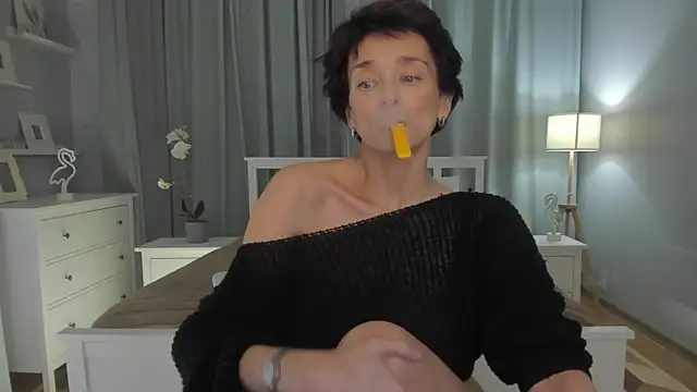 Snapshot of SimonaDeBeauvoir chatting on 8, 2, 2025 SimonaDeBeauvoir online show from 8, 2, 2025