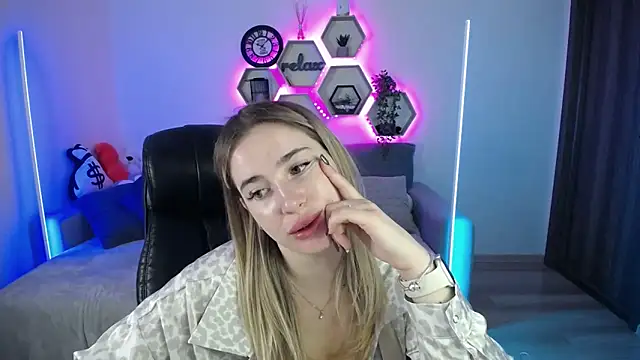 SabrinViolet online show from 15, 9, 2025