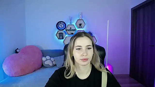 SabrinViolet online show from 15, 2, 2026