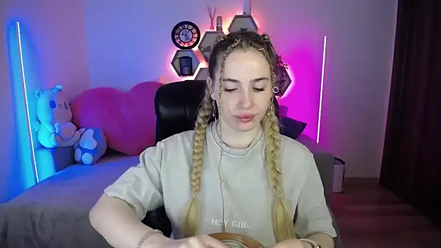 SabrinViolet online show from 18, 5, 2026