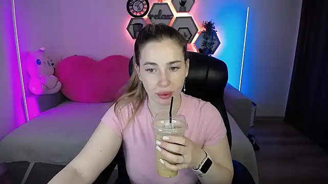 SabrinViolet online show from 24, 6, 2026