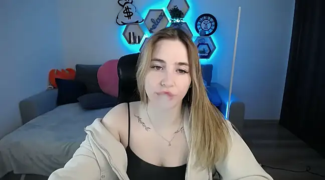 SabrinViolet online show from 18, 3, 2025