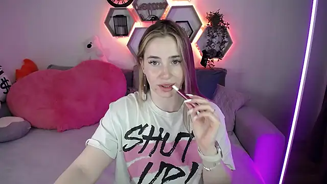 SabrinViolet online show from 5, 5, 2026