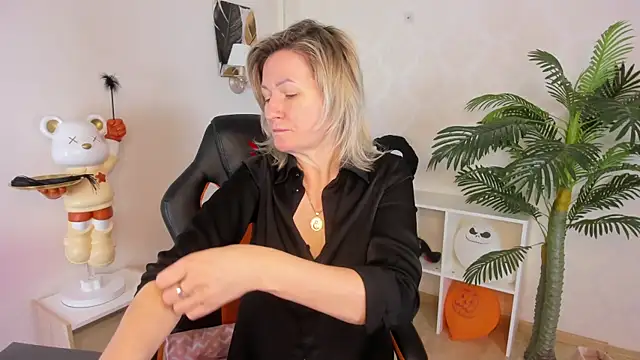 AriFleow online show from 30, 11, 2025