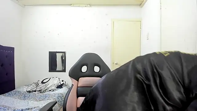 vikyadams online show from 9, 10, 2025