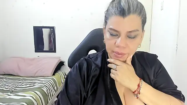 vikyadams online show from 5, 12, 2025