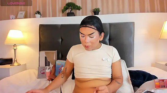 yossi peach cute online show from 22, 3, 2026