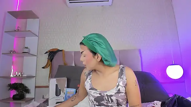 yossi peach cute online show from 25, 3, 2026