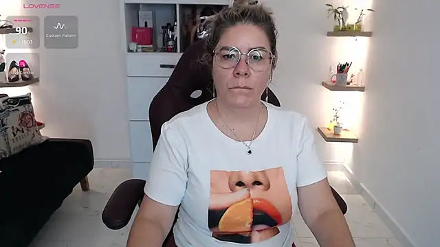 Snapshot of zehra_sanem chatting on 15, 6, 2026 zehra sanem online show from 15, 6, 2026