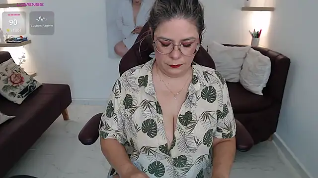 Snapshot of zehra_sanem chatting on 8, 7, 2026 zehra sanem online show from 8, 7, 2026