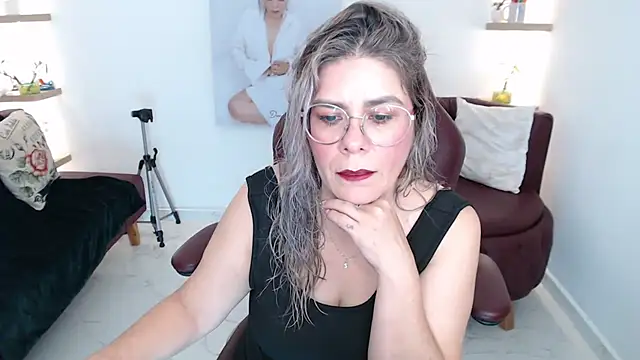Snapshot of zehra_sanem chatting on 2, 7, 2026 zehra sanem online show from 2, 7, 2026