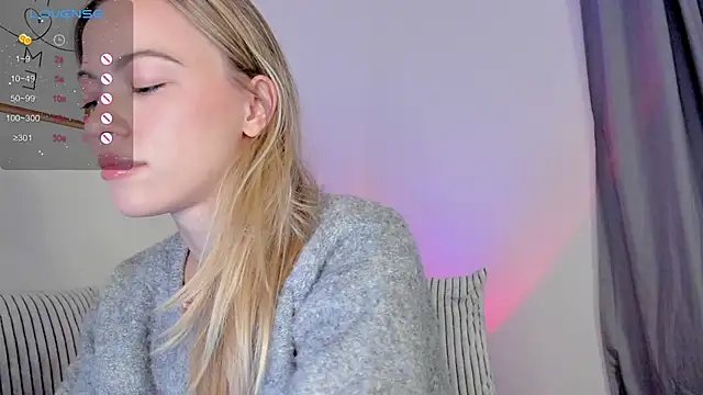 Snapshot of damn_cutie chatting on 17, 11, 2025 damn cutie online show from 17, 11, 2025