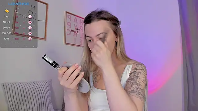 Snapshot of damn_cutie chatting on 19, 12, 2025 damn cutie online show from 19, 12, 2025