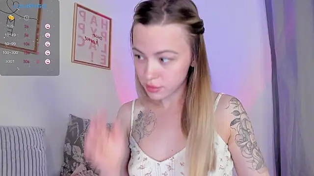 Snapshot of damn_cutie chatting on 10, 11, 2025 damn cutie online show from 10, 11, 2025