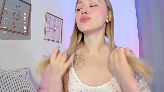 Snapshot of damn_cutie chatting on 18, 1, 2026 damn cutie online show from 18, 1, 2026