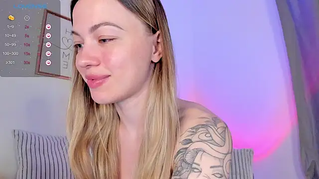 Snapshot of damn_cutie chatting on 3, 3, 2026 damn cutie online show from 3, 3, 2026