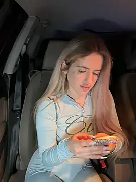 Holly-Glamour online show from 28, 5, 2026