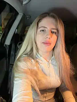 Holly-Glamour online show from 3, 5, 2026