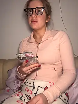 Holly-Glamour online show from 6, 1, 2026