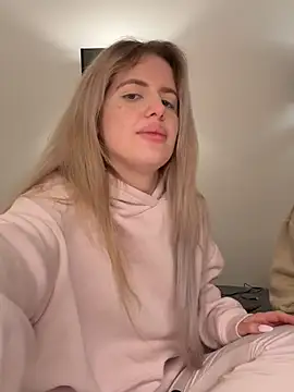 Holly-Glamour online show from 8, 5, 2026