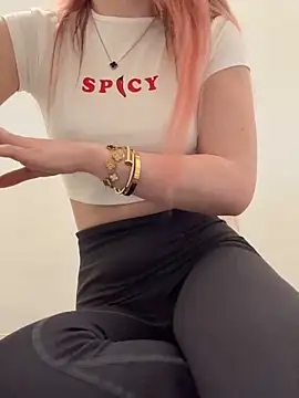 Holly-Glamour online show from 2, 11, 2025