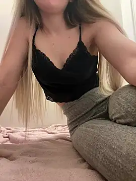 Holly-Glamour online show from 4, 2, 2025