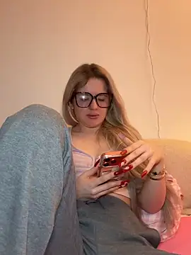 Holly-Glamour online show from 8, 2, 2026