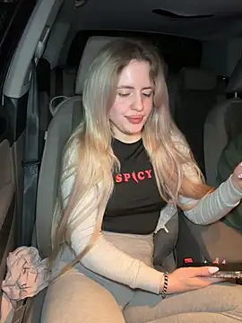Holly-Glamour online show from 15, 5, 2026