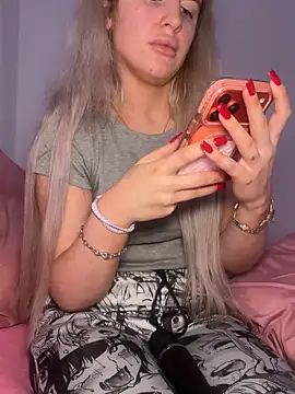 Holly-Glamour online show from 22, 12, 2025