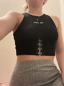 Holly-Glamour online show from 8, 3, 2025