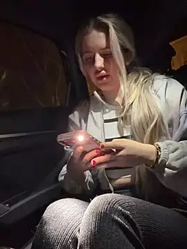 Holly-Glamour online show from 4, 3, 2026